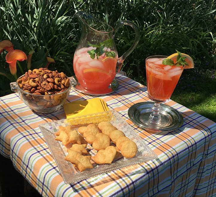 Cocktails and snacks by Ellen Lange